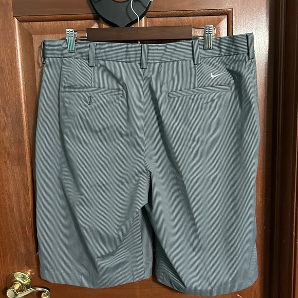 Men's Striped Nike Golf Shorts Size‎ 36 - Picture 2 of 3